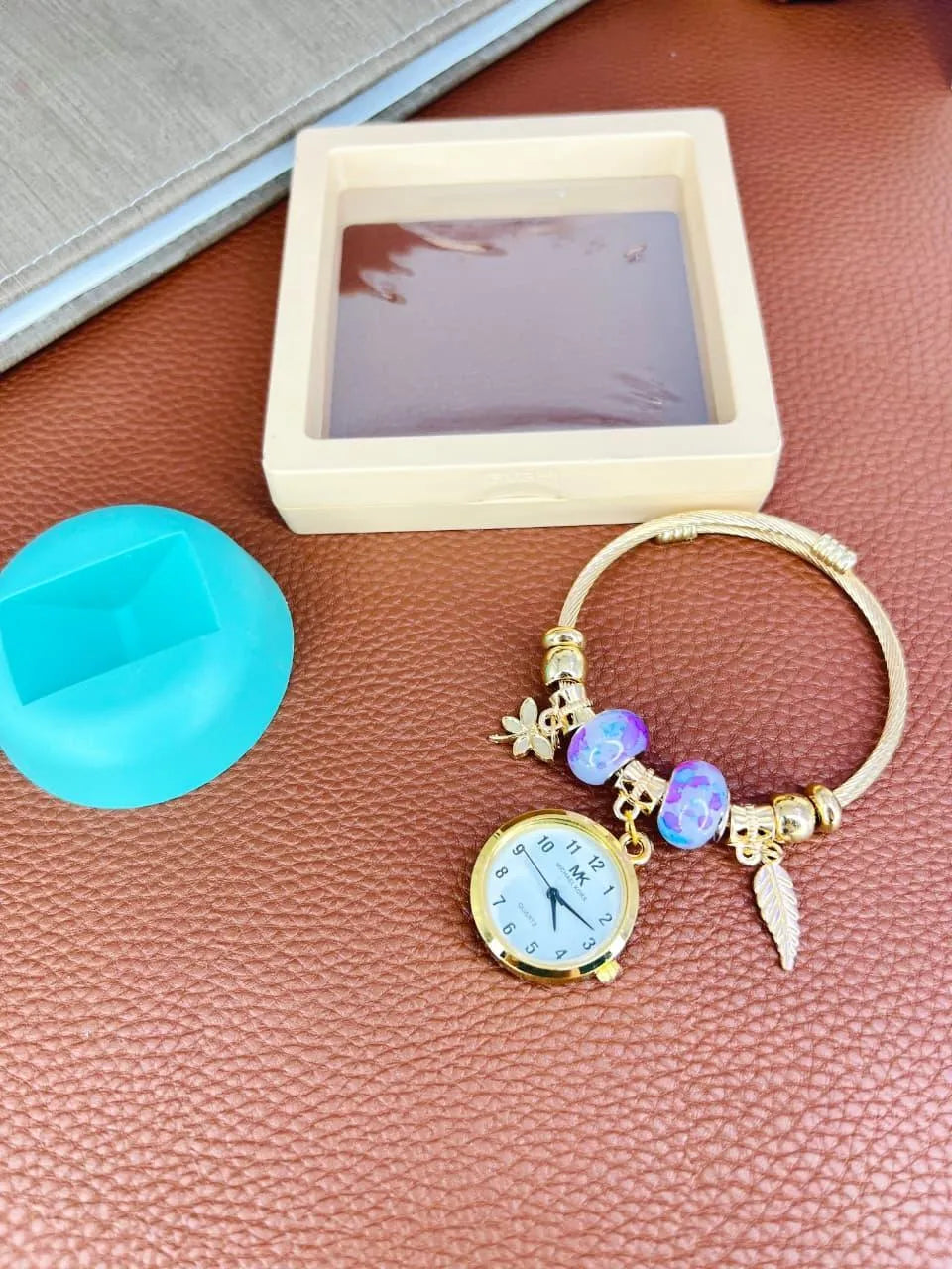 Luxury Charm Bracelet Watch for Women – Elegant Quartz Wrist Watch with Decorative Beads & Gift Box
Product Description